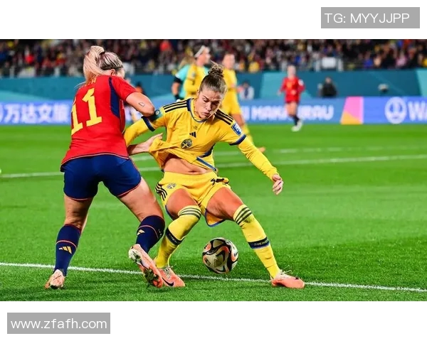 足球巨星激烈拼抢意外打脚瞬间引发赛场惊呼